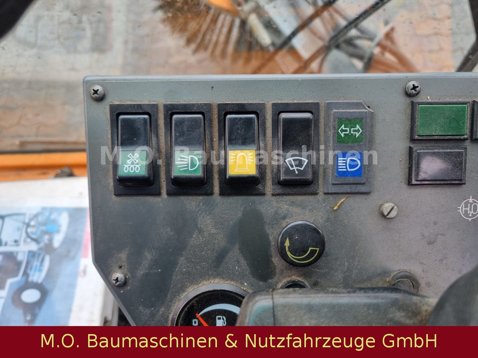 Fahrzeugabbildung Schmidt AEBI Bougie MFH 2200 / Kehrmaschine /