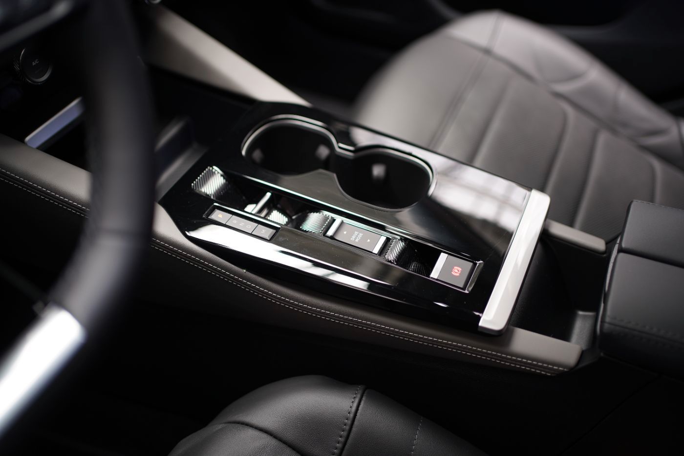 Fahrzeugabbildung Citroën C5 X Hybrid 145 DCS6 Plus Automatik Winter Paket
