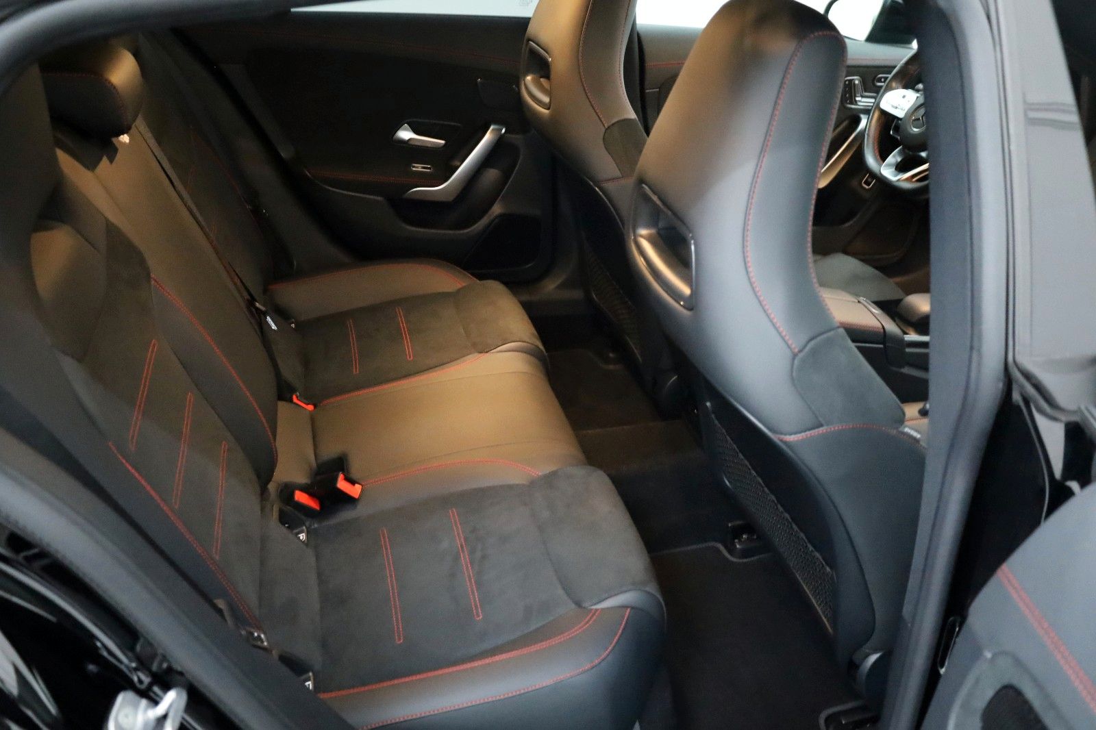 Fahrzeugabbildung Mercedes-Benz CLA 200d SB AMG Line T.Leder,Navi,LED,Night/Park