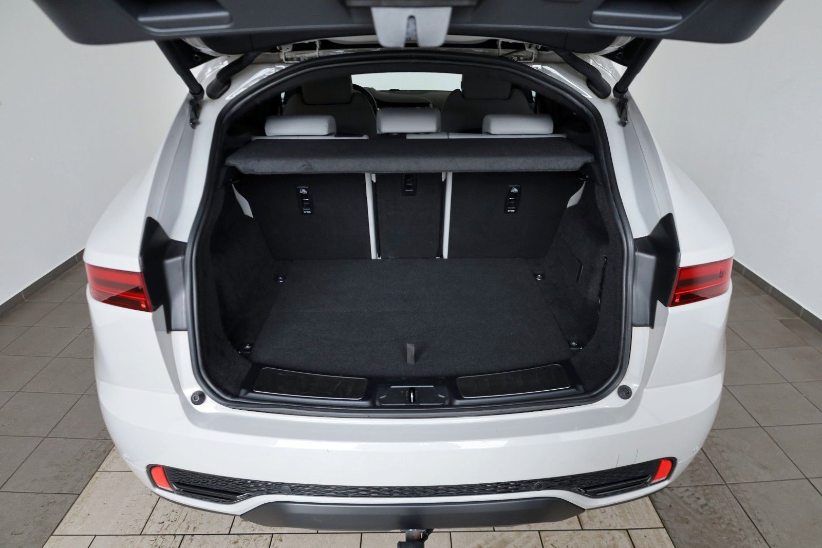 Fahrzeugabbildung Jaguar E-Pace R-Dynamic SE AWD,Navi,Kamera,ACC,AHK+WR