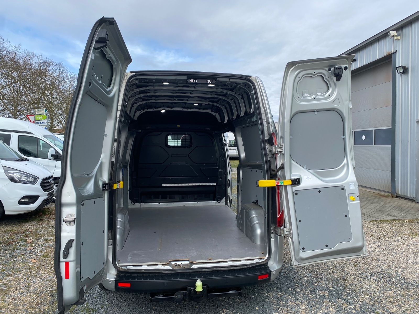 Fahrzeugabbildung Ford Transit Custom Kasten 300 L2 H2Trend,AHK,SHg,