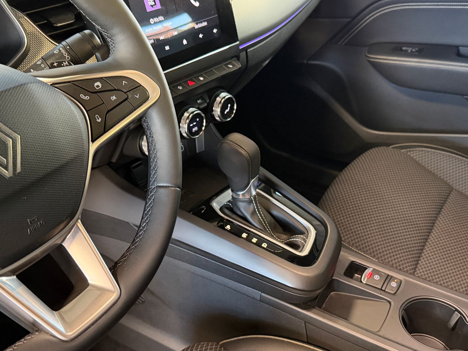 Fahrzeugabbildung Renault Arkana Techno/KAMERA/AMBIENTE/KAMERA/LEDER/ACC