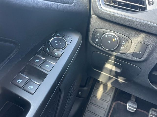 Fahrzeugabbildung Ford Focus ST-Line totWinkAss Kamera LED SpurhalteAss