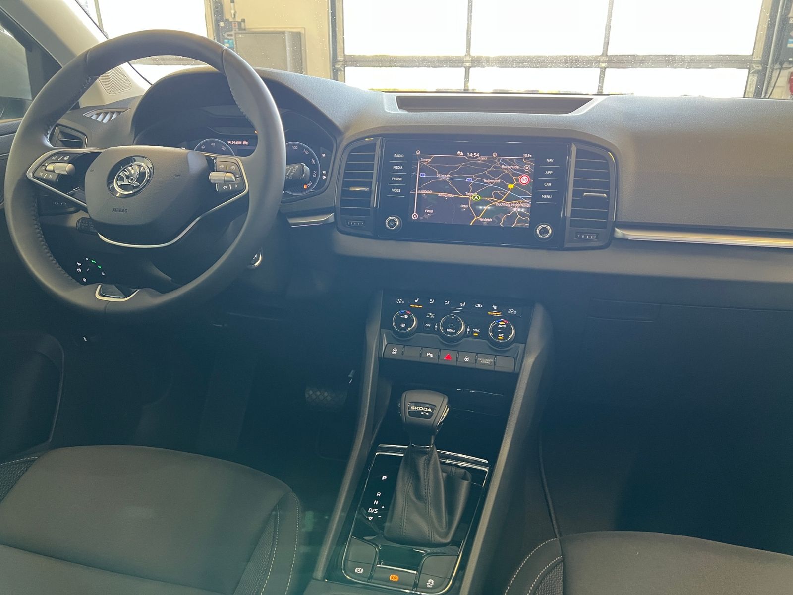 Fahrzeugabbildung SKODA Karoq DRIVE 1.5 TSI DSG *AHK, ACC, LED, Virtual