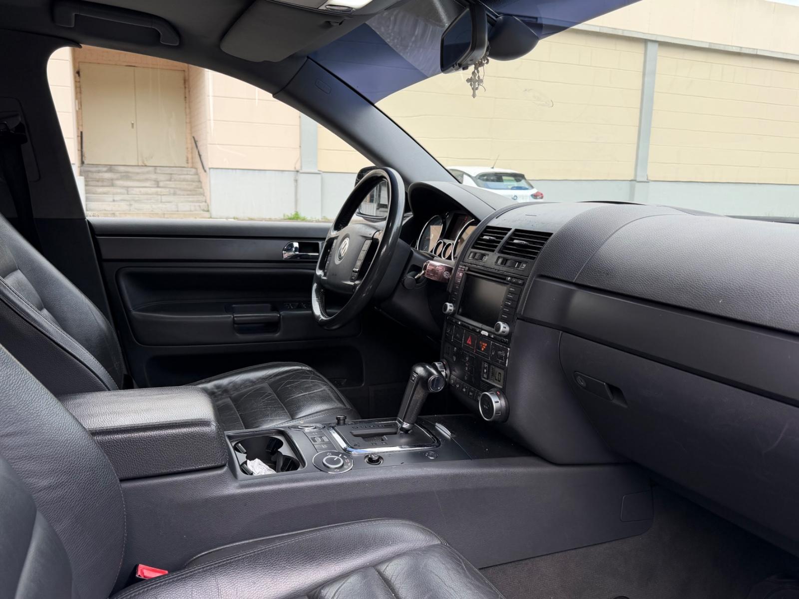 Volkswagen Touareg 2005 — photo 8