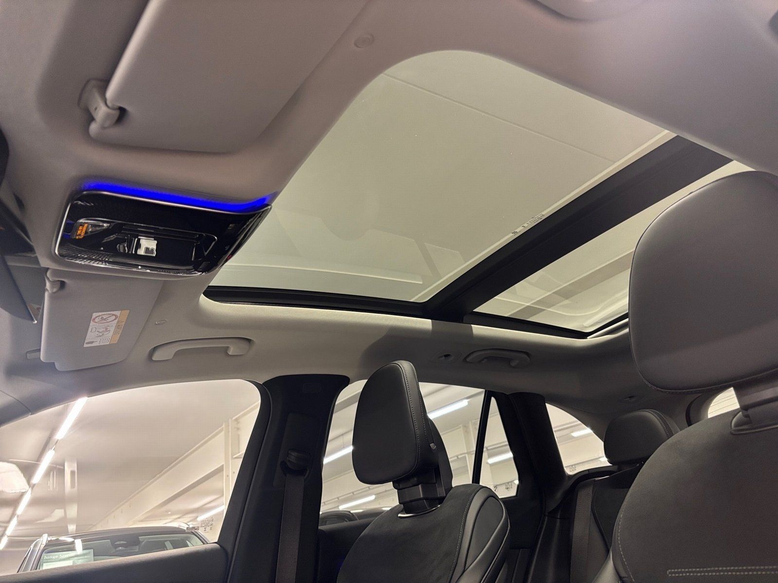 Fahrzeugabbildung Mercedes-Benz GLC 300 d 4M AMG*Airmatic*AHK*HUD*Pano*20"*Distr