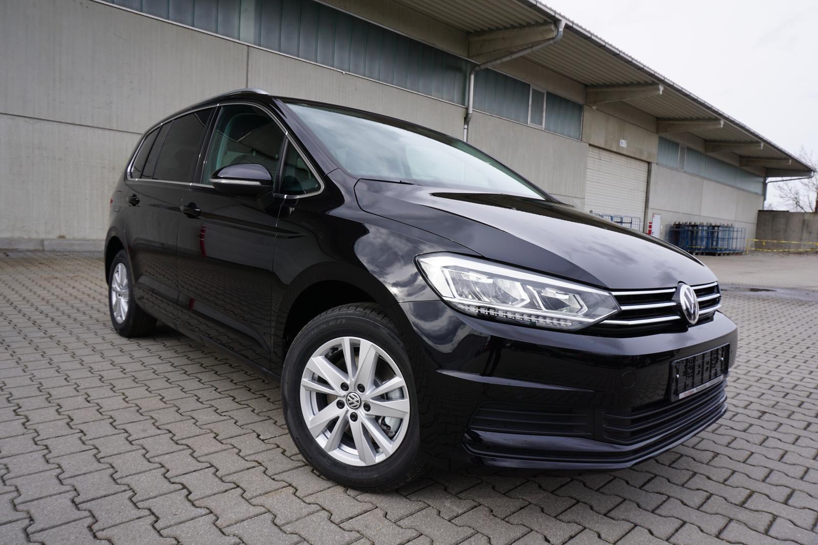 Volkswagen Touran 1.5TSI DSG Navi AHK ACC Kamera 1.Hd*