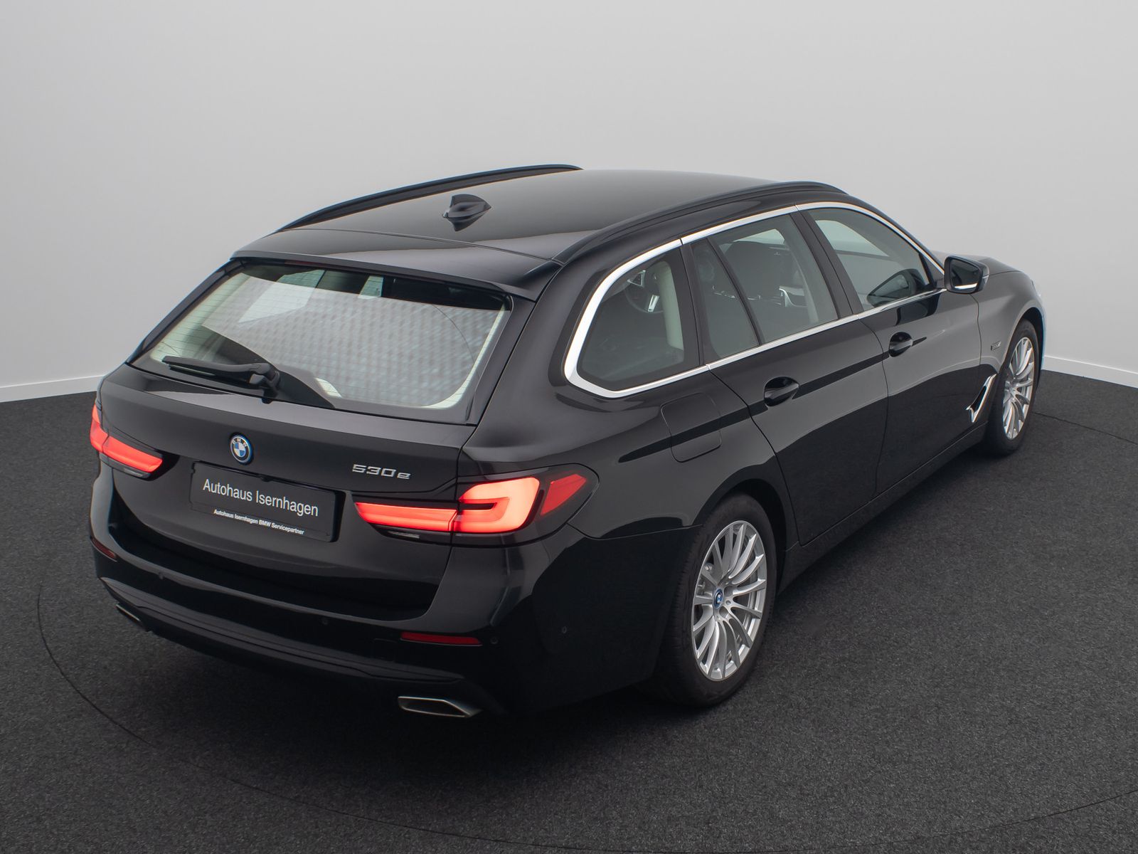 Fahrzeugabbildung BMW 530e AHK Alarm Kamera DAB 4xKlima M Sport 18Zoll
