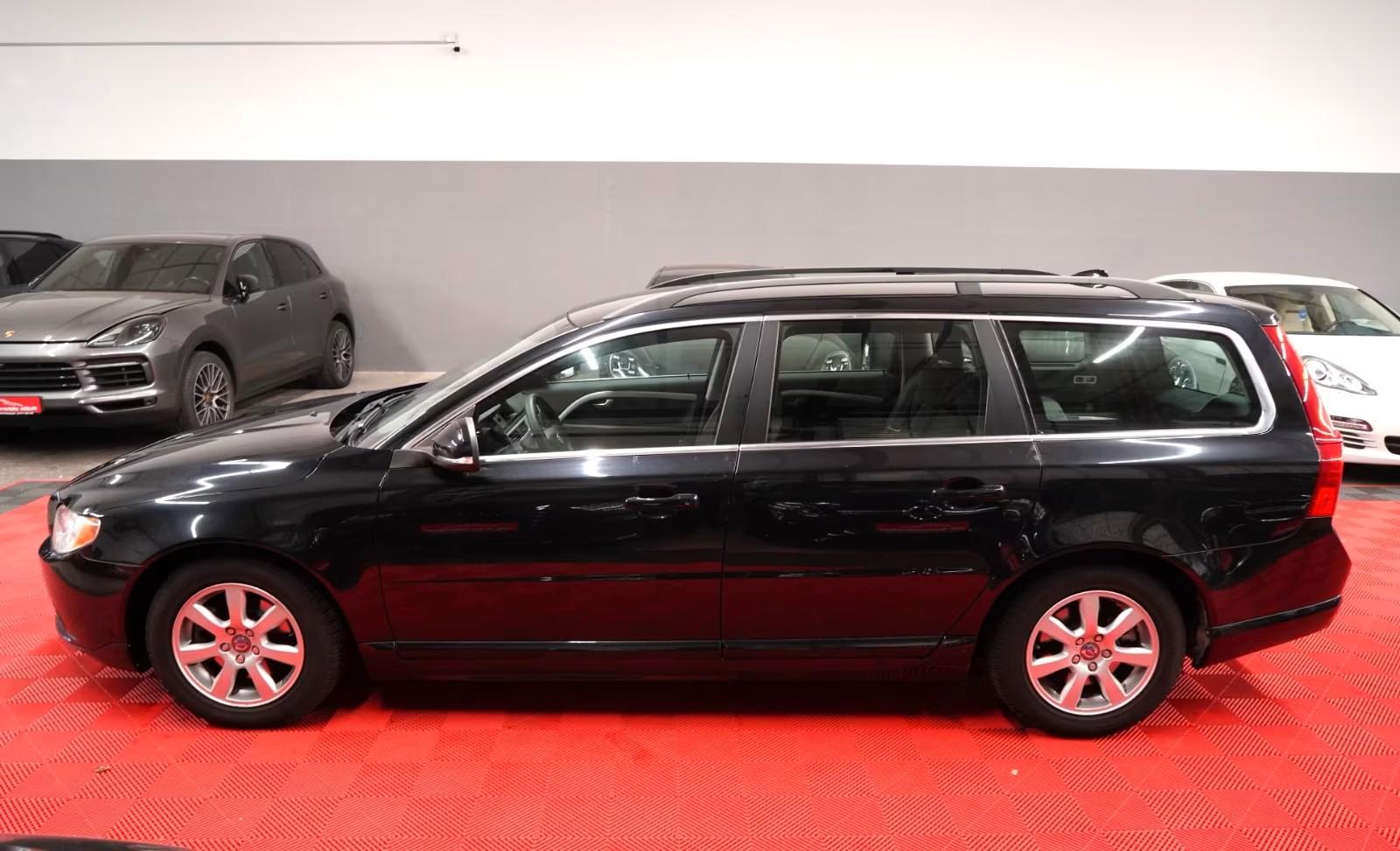 VOLVO V70 1.6D 114 CH KINETIC - 1ERE MAIN - TOIT OUVRANT - GPS - SIEGES CHAUFFANTS - 38 520 KM