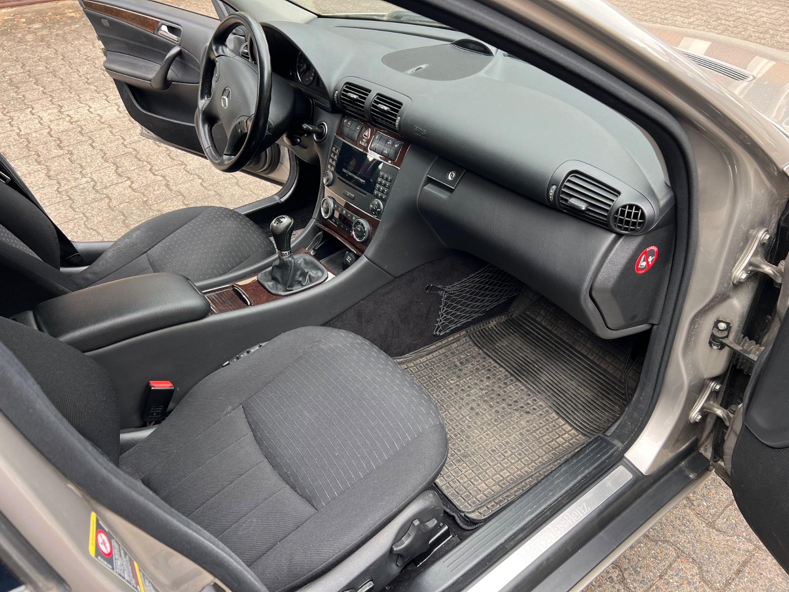 Mercedes-Benz C220 2004 — photo 12