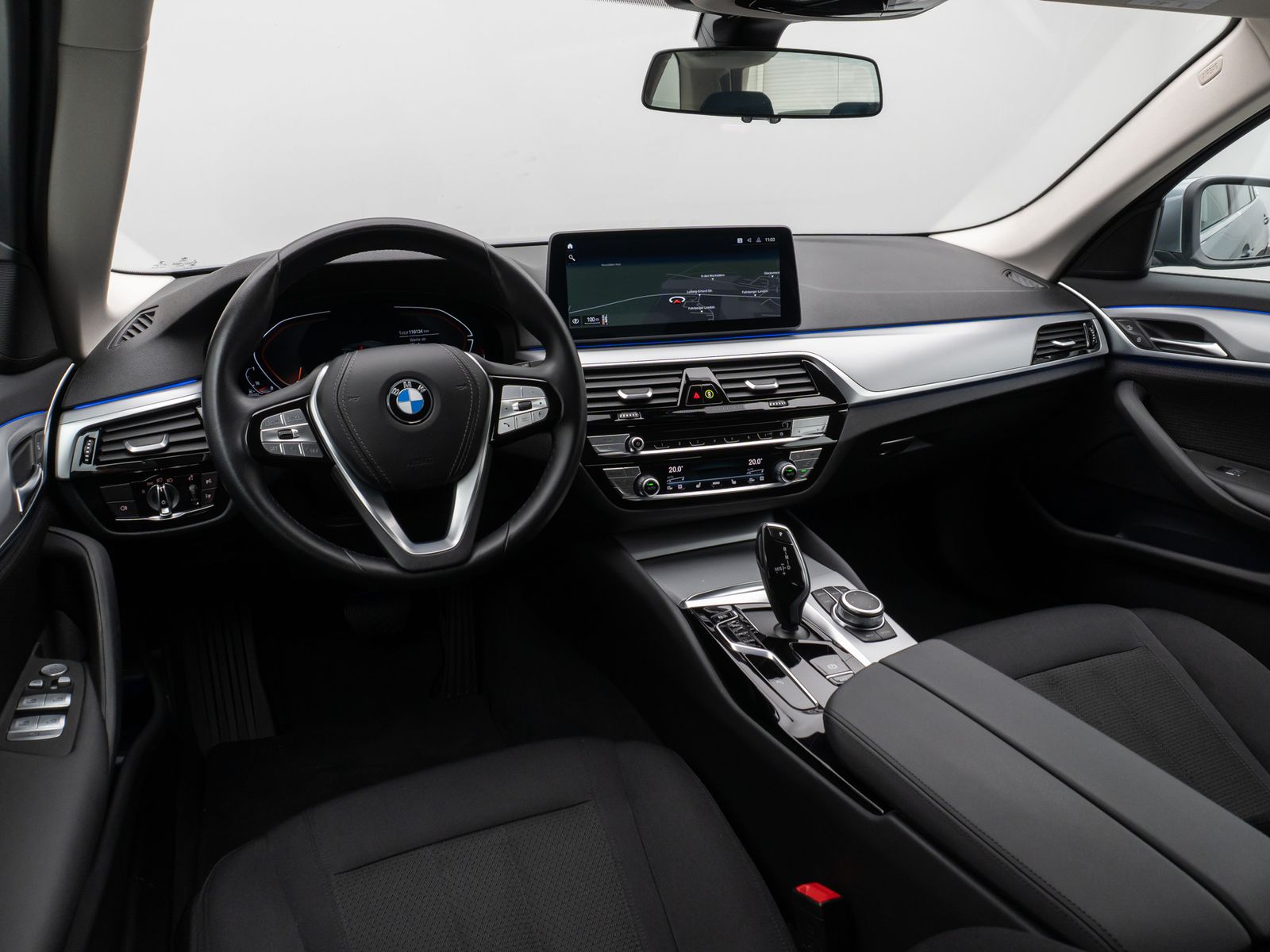Fahrzeugabbildung BMW 520d Kamera HiFi HUD DAB WLAN Komfort Alarm AHK
