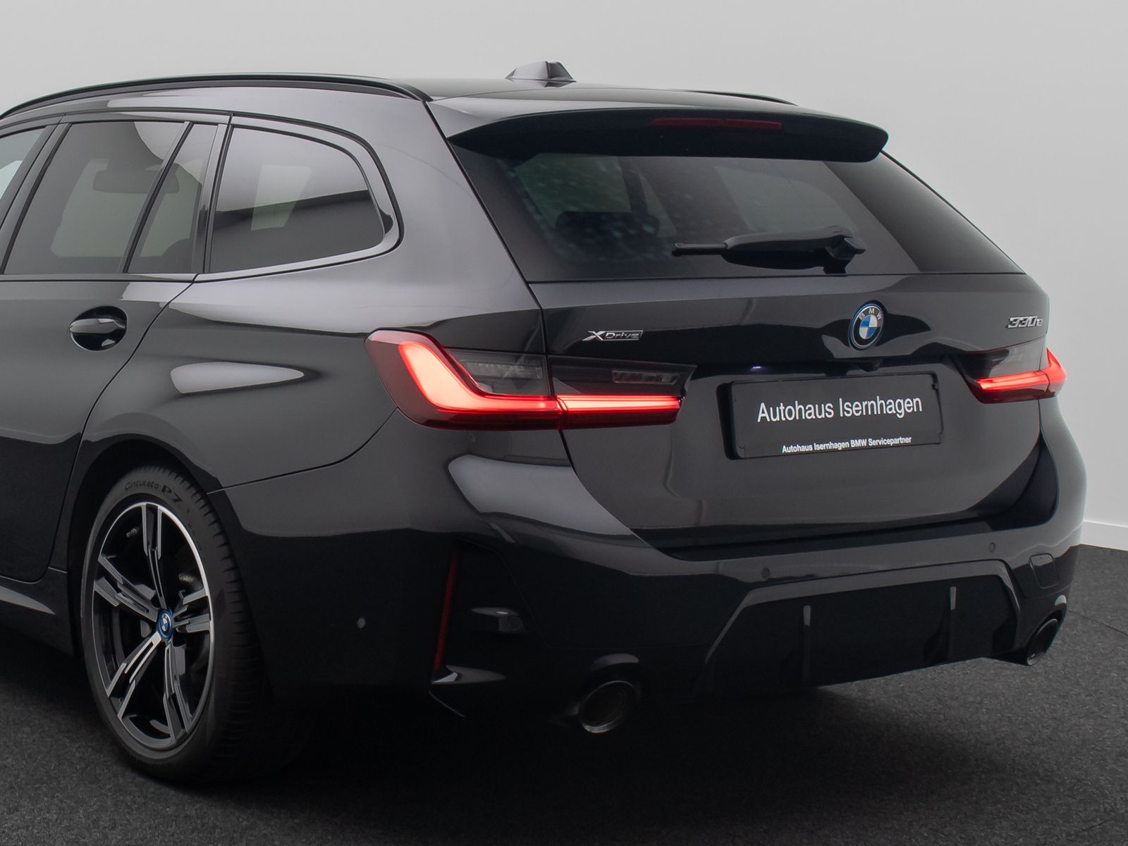 Fahrzeugabbildung BMW 330e xD M Sport HUD DAB Kamera Komfort 18Zoll