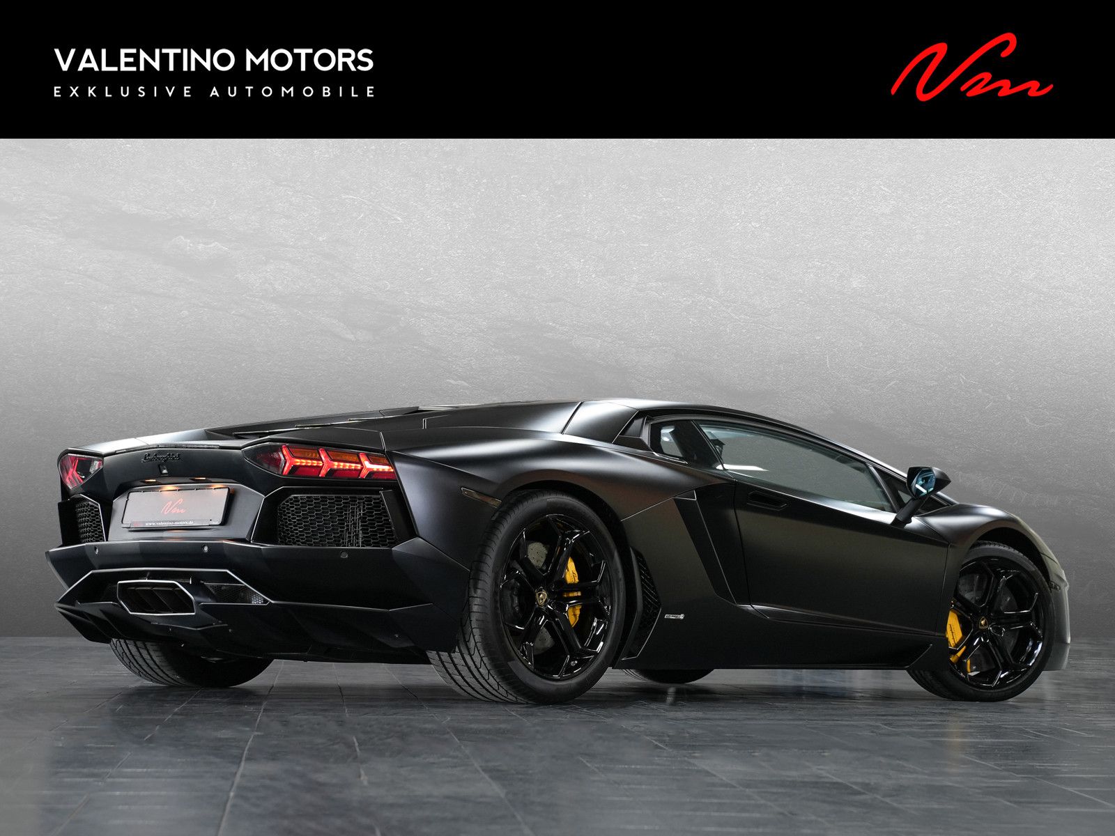 Fahrzeugabbildung Lamborghini Aventador LP700-4 - Nero Nemesis | Sport-AGA