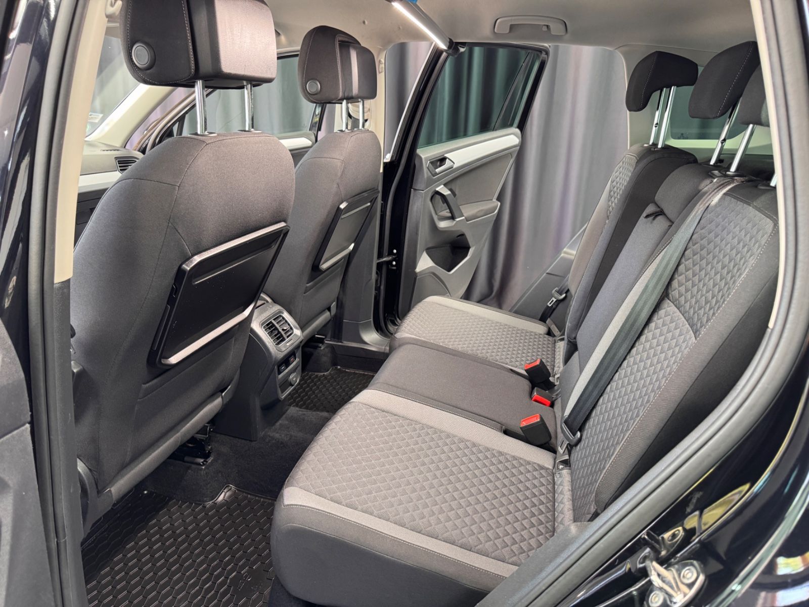 Fahrzeugabbildung Volkswagen Tiguan Comfortline 4Motion|NAVI|KAMERA|1.HAND