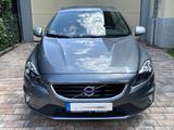 Volvo V40 T2 Kinetic/13500 km/R-Design+Business-Paket - Volvo V40 mit Benzin-Antrieb: Limousine, R Design