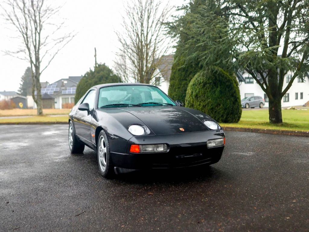 Porsche 928