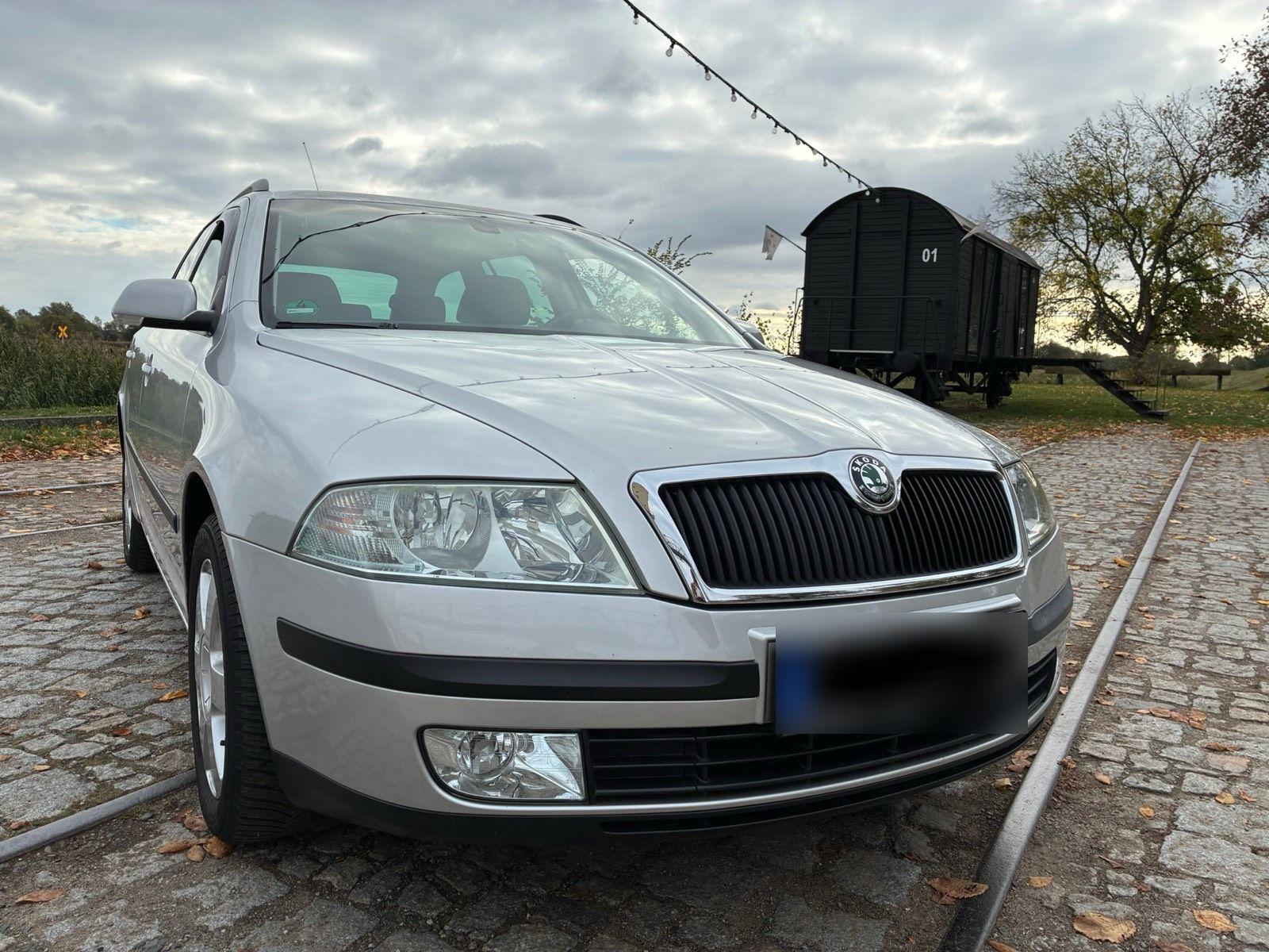 Skoda Octavia 2007 — салон