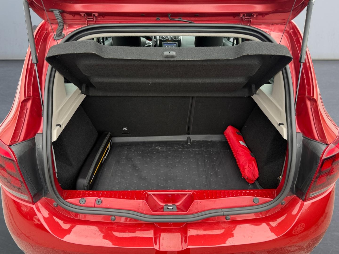 Dacia Sandero Stepway TCe 90 Celebration *AHK*Navi*CAM