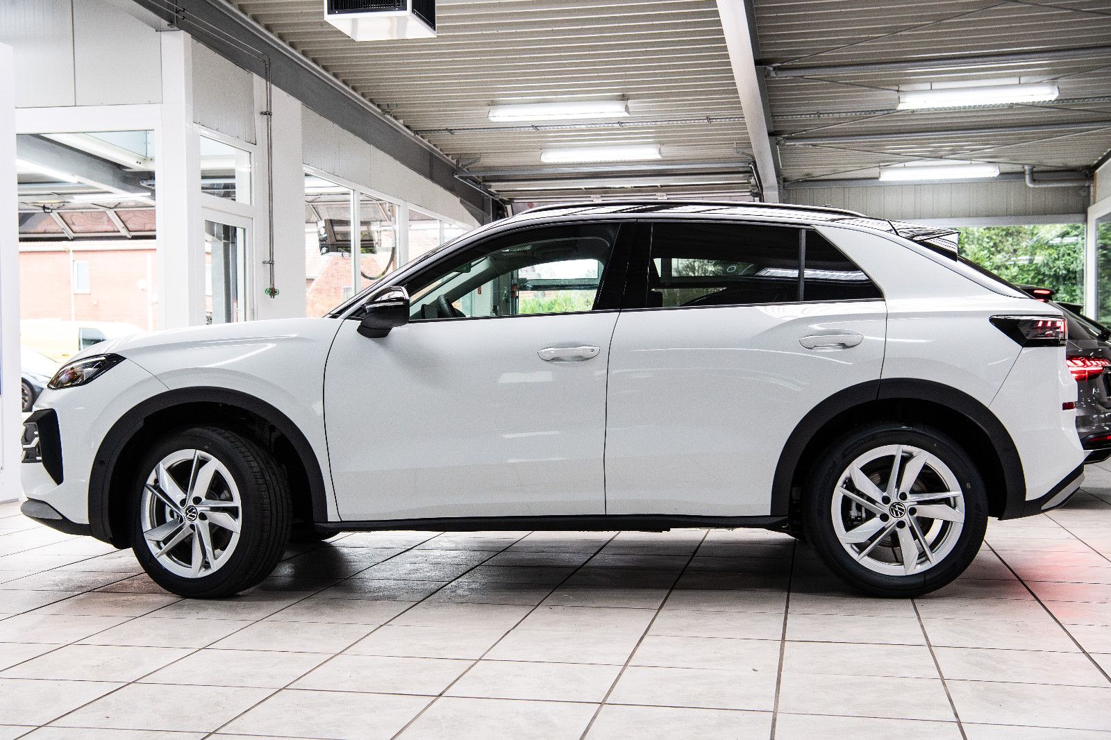 Fahrzeugabbildung Volkswagen T-Roc New Model Life 1.5l TSI DSG ACC APP Kamera