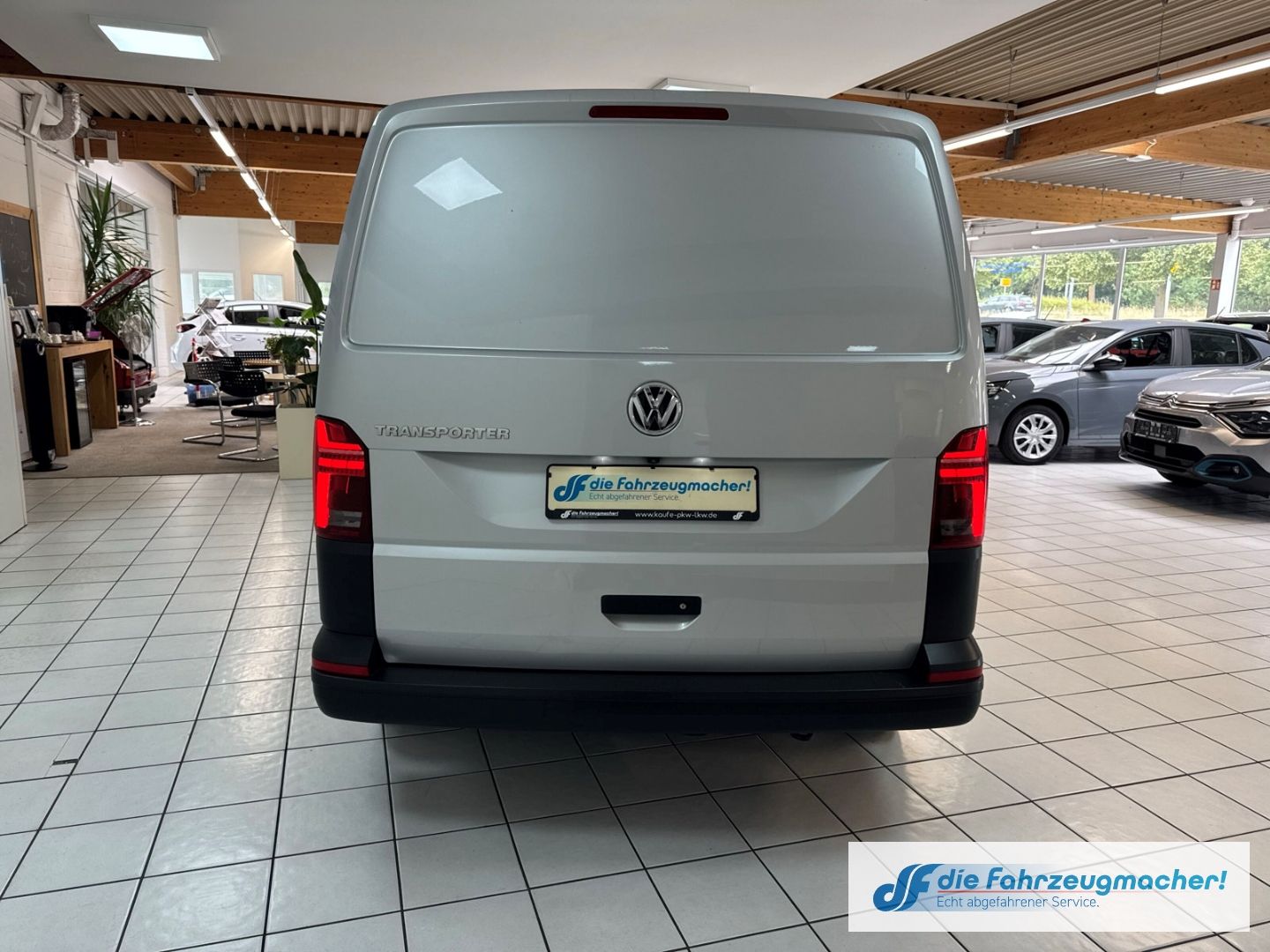 Fahrzeugabbildung Volkswagen Transporter T6.1 Kasten FWD Navi LED ACC Apple *