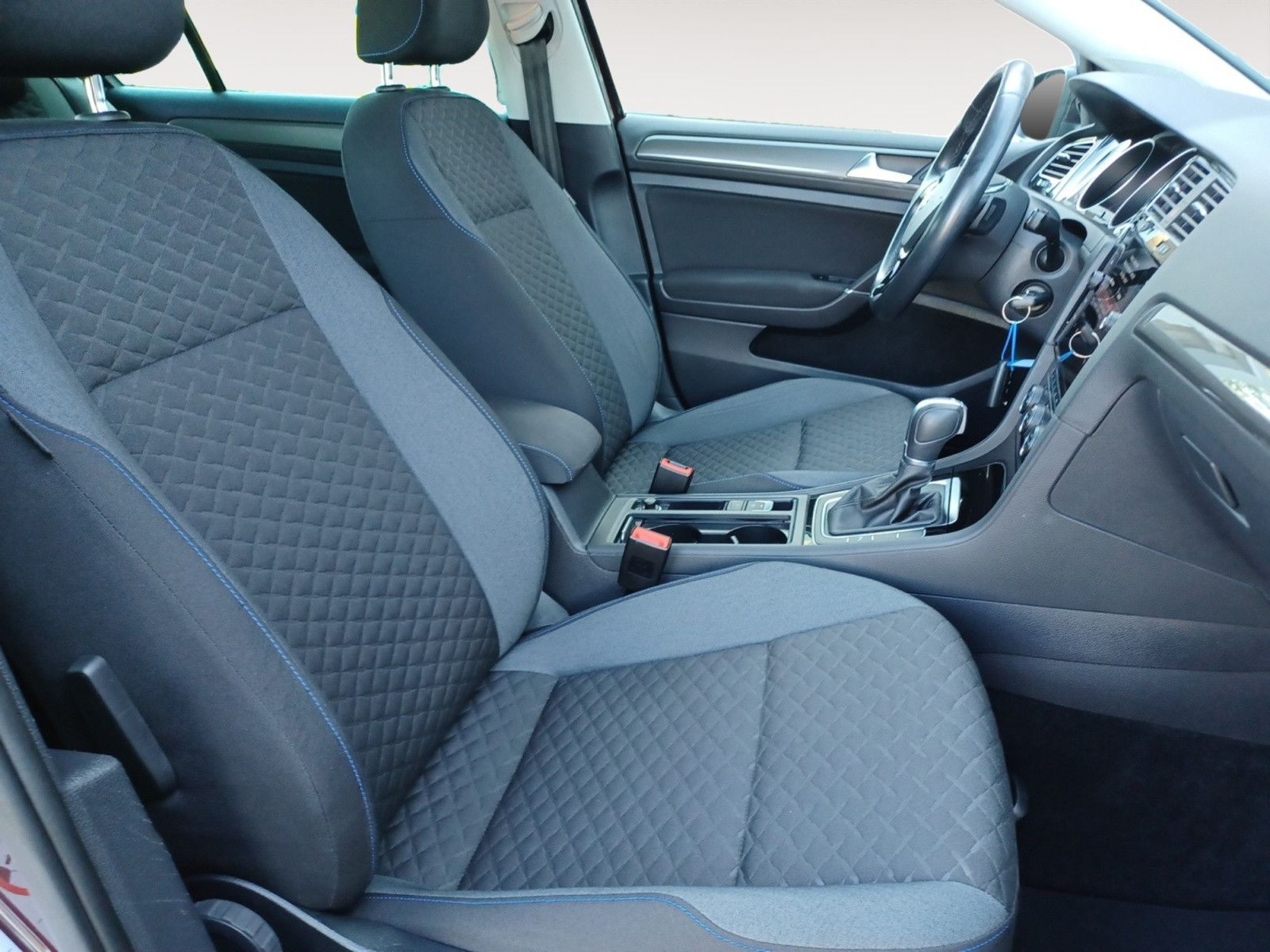 Fahrzeugabbildung Volkswagen Golf 1.0 TSI DSG Join ACC, Navi, Shzg, Climatr.