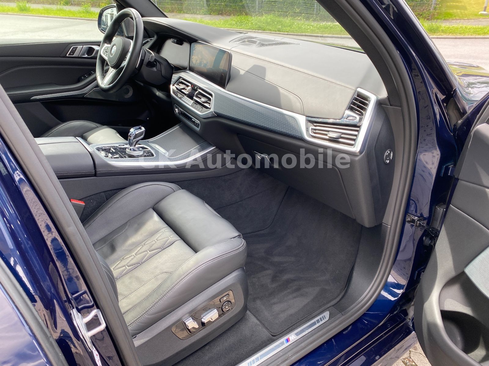 Fahrzeugabbildung BMW X5 xDrive45e M-Sport/Laser/Pano/Head-Up/360°/AHK
