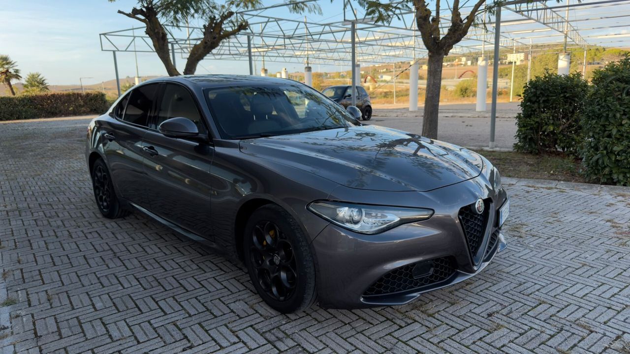 Alfa Romeo Giulia 2.2 Turbodiesel 190 CV MANUALE imagem 2
