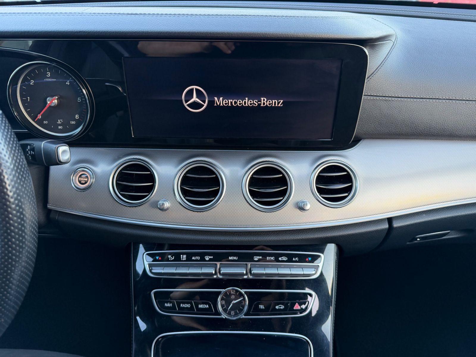 Mercedes-Benz E 220 E T-Modell E 220 d/LED/AHK/AMBIENTE/