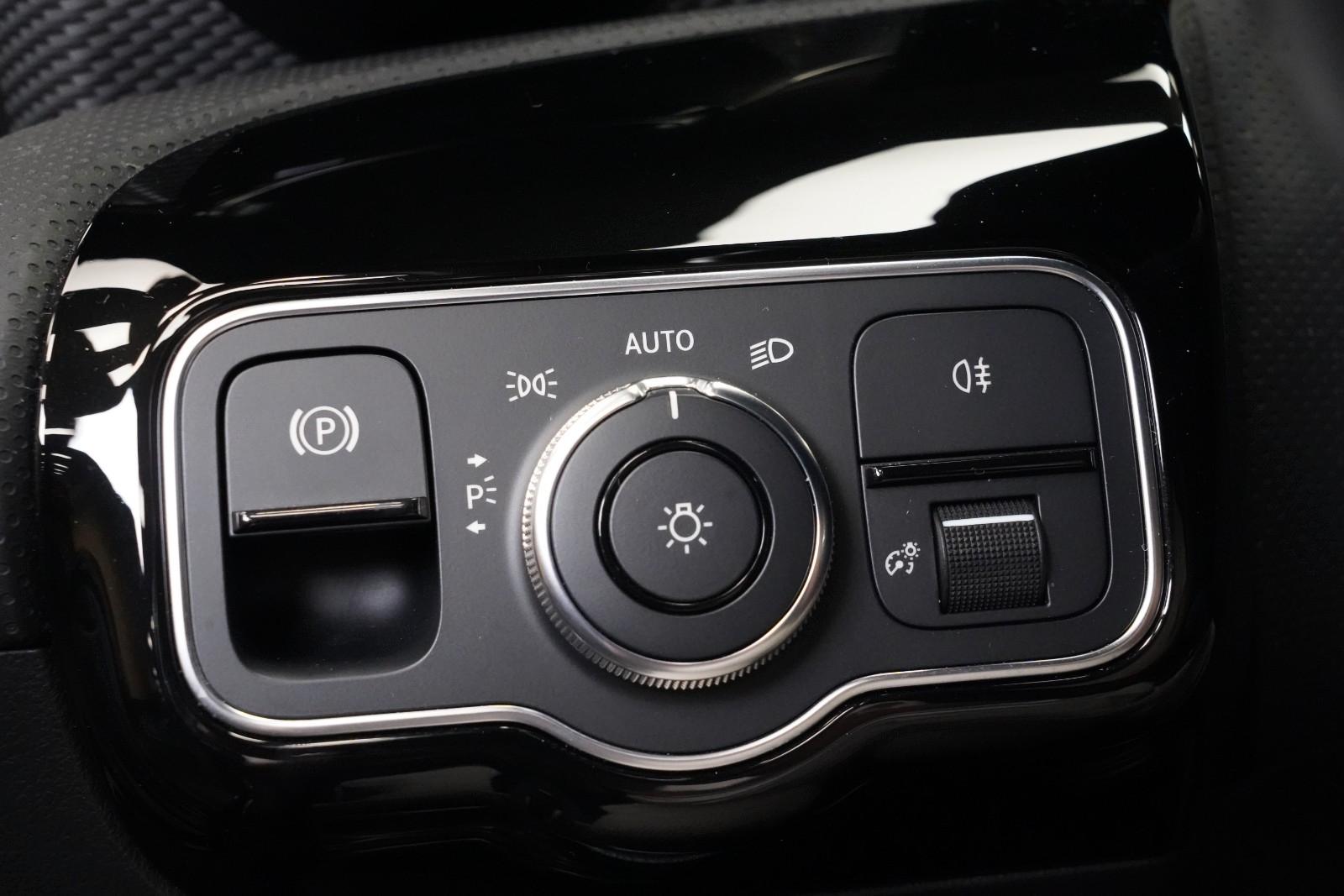 Mercedes-Benz A 250 +LED+MBUX+CARPLAY+DAB+CARBON+AUG. REALITY+