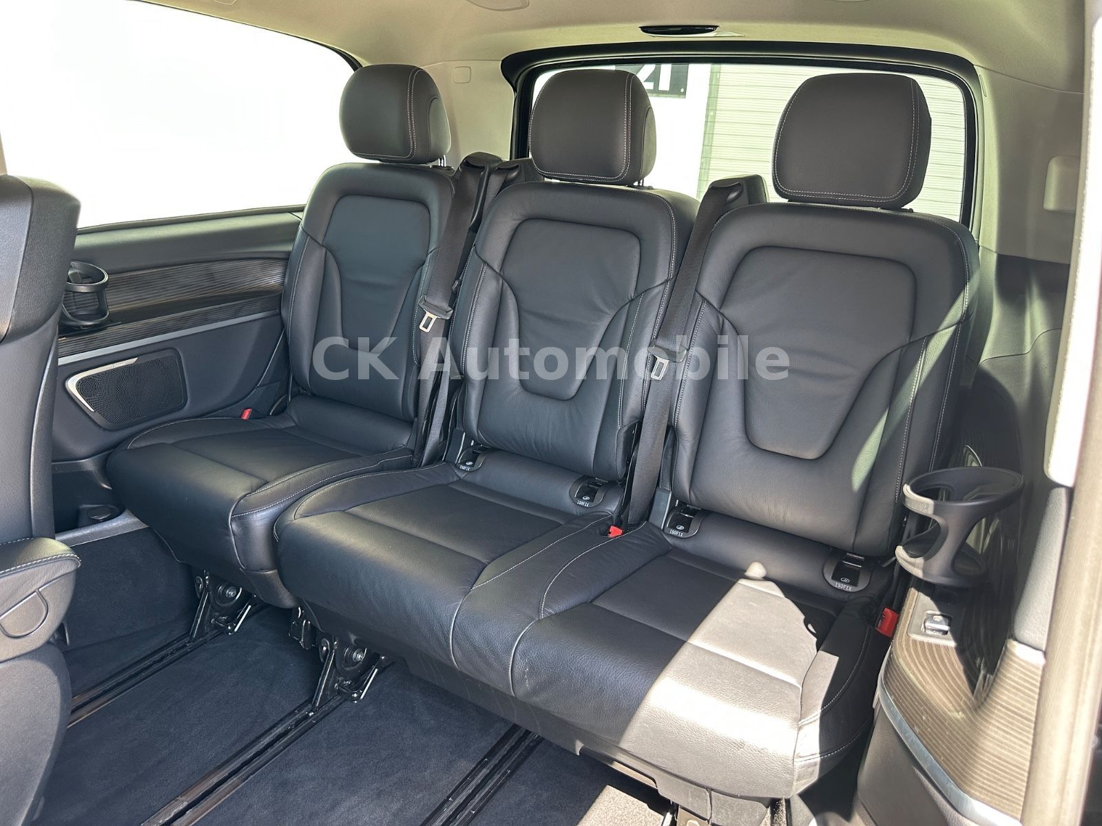 Fahrzeugabbildung Mercedes-Benz V250d AVANTGARDE EDITION 4MATIC lang/7 Sitze