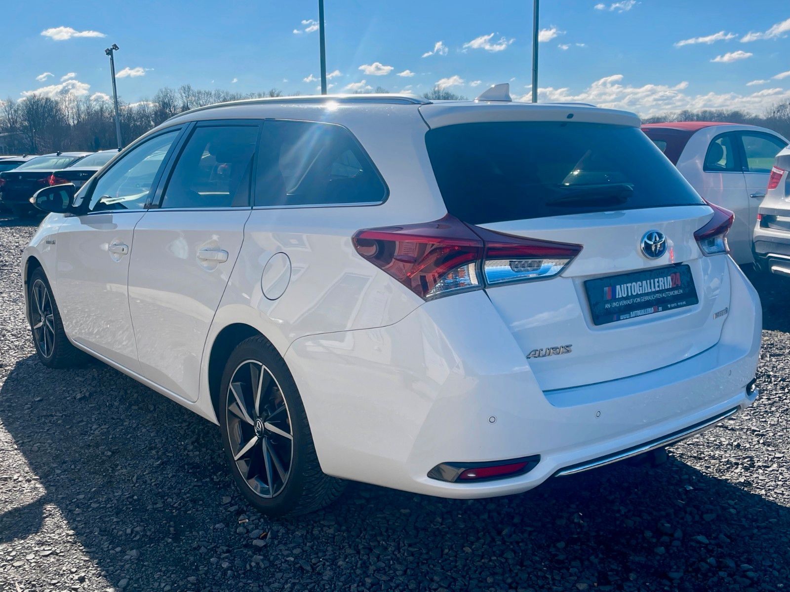 Fahrzeugabbildung Toyota Auris Touring Sports Hybrid Team D Navi AHK Kam