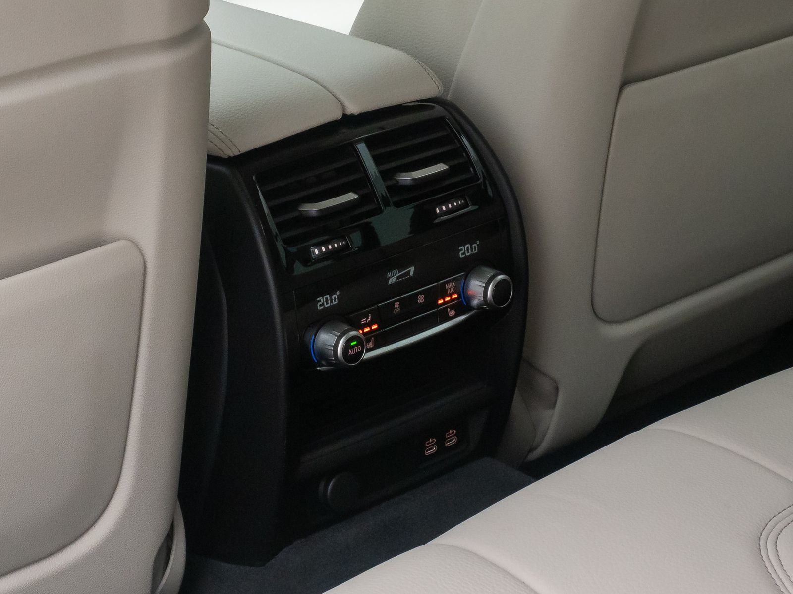 Fahrzeugabbildung BMW 530e Luxury Line DAB H/K 4xKlima Alarm AHK Sport