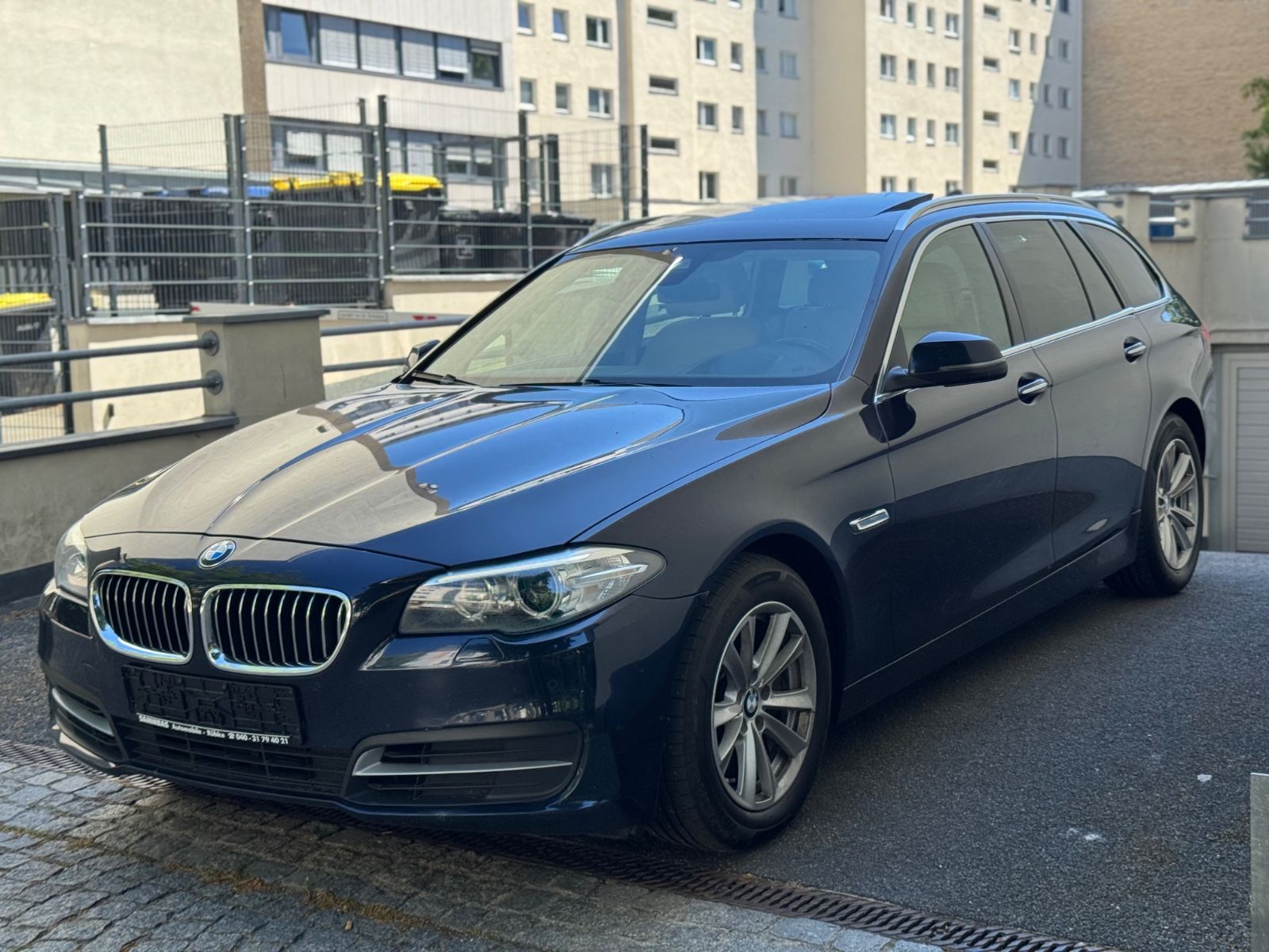 BMW BMW 525 d Touring /PANO/HUD/AHK/Spurh/MEMORY/LEDER