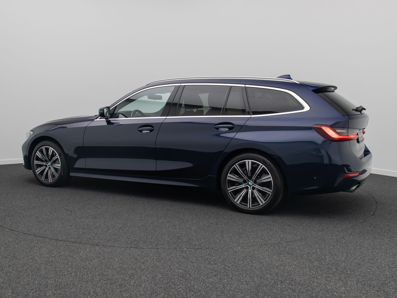 Fahrzeugabbildung BMW 330d xD SportLine DAB Laser DisKey HiFi Panorama