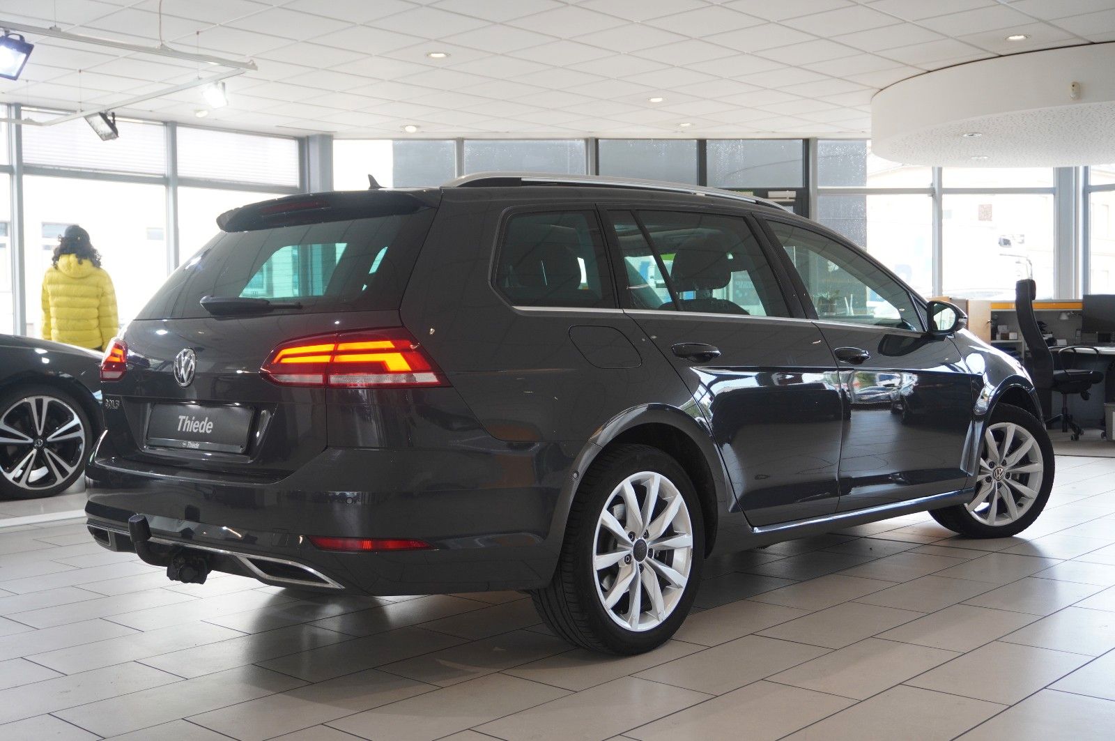 Fahrzeugabbildung Volkswagen Golf VII Vari. 1.5 TSI HIGHLINE DSG NAVI/LED/AHK