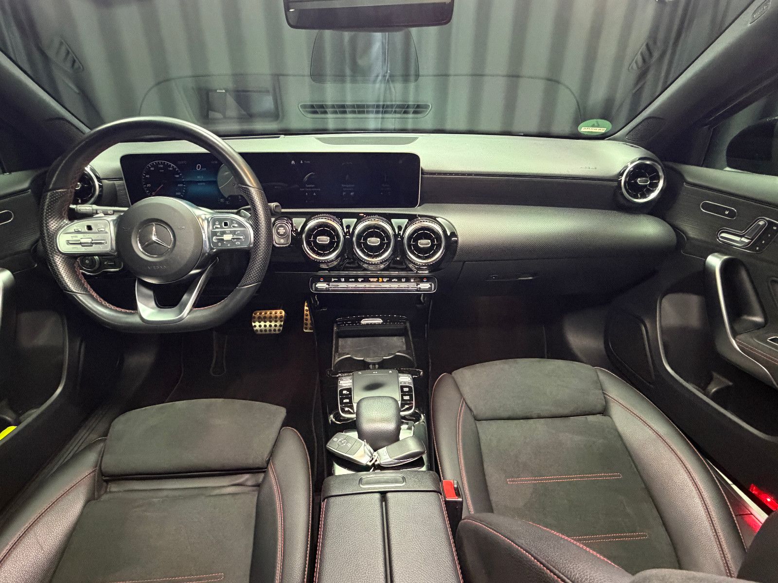 Fahrzeugabbildung Mercedes-Benz A 250 4Matic|AMG-LINE|360°|STDHZG