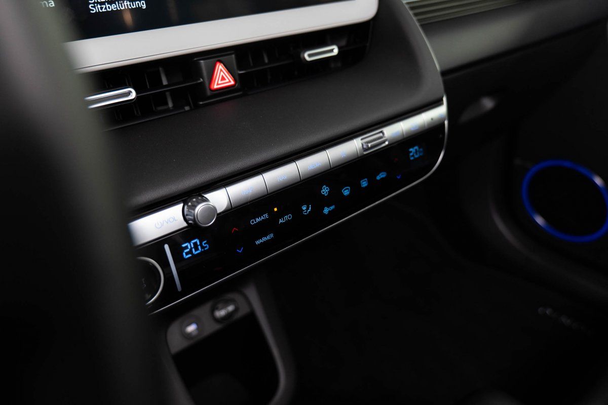 Fahrzeugabbildung Hyundai IONIQ 5 77,4kWh AWD UNIQ Pano Relax 20''