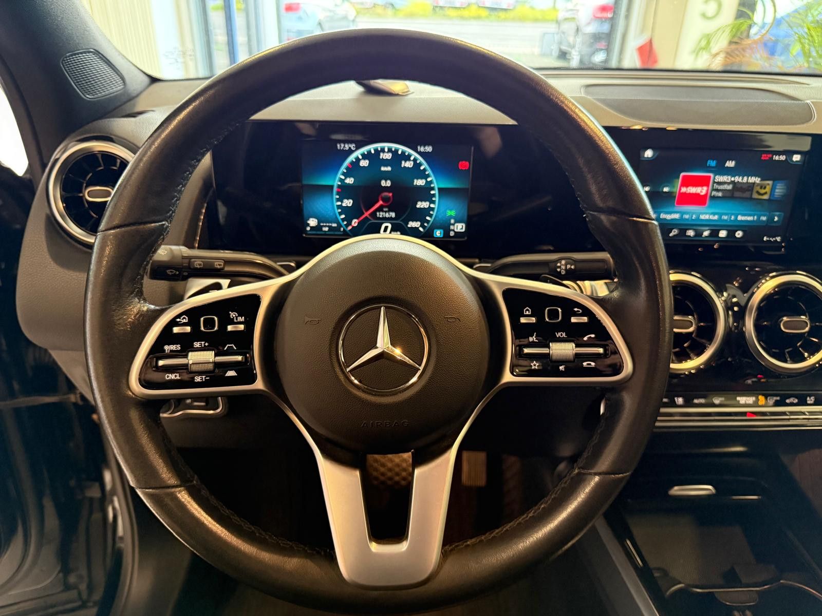 Fahrzeugabbildung Mercedes-Benz GLB 200 / SCHEKCHEFT / LED / NAVI / KAMERA