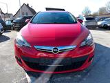 Opel Astra J GTC Basis SPORT/KLIMAAUTOM/LENKRADH/NAVI - Opel Astra mit Diesel-Antrieb: Coupé