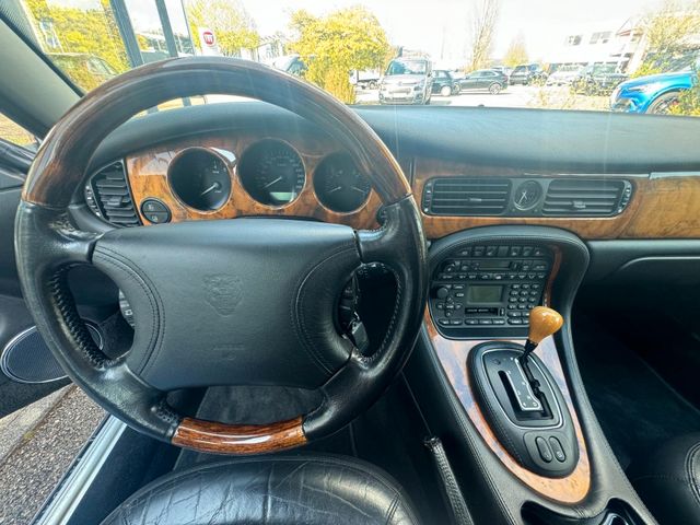 JAGUAR XJ 4.0 Sovereign