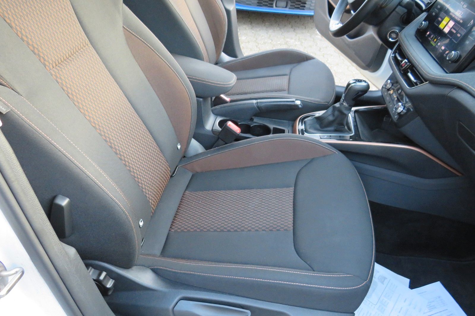 Fahrzeugabbildung SKODA Fabia SPORT DSG 17`SCHWARZ KESSY BI-LED PDC 1.H