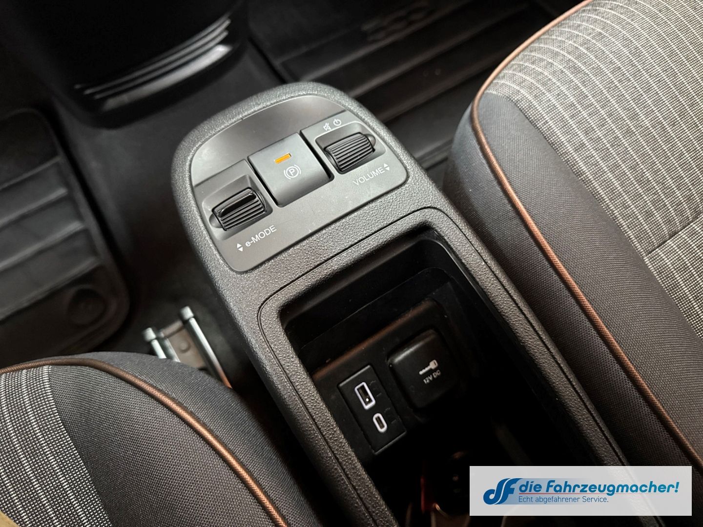 Fahrzeugabbildung Fiat 500 e Icon Navi Digitales Cockpit Memory Sitze A