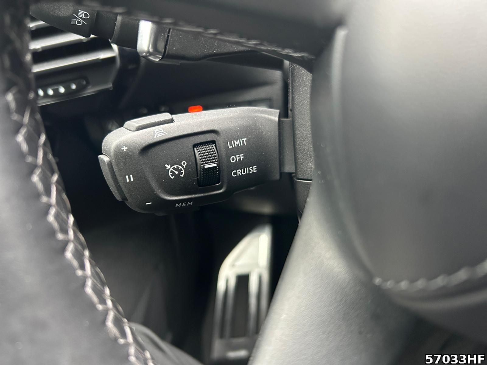 Fahrzeugabbildung DS Automobiles DS7 Crossback E-Tense 225 Rivoli +DAB+LED+AWD+