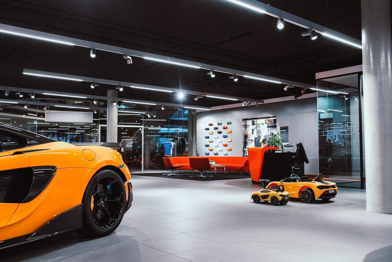 showroom-image-top