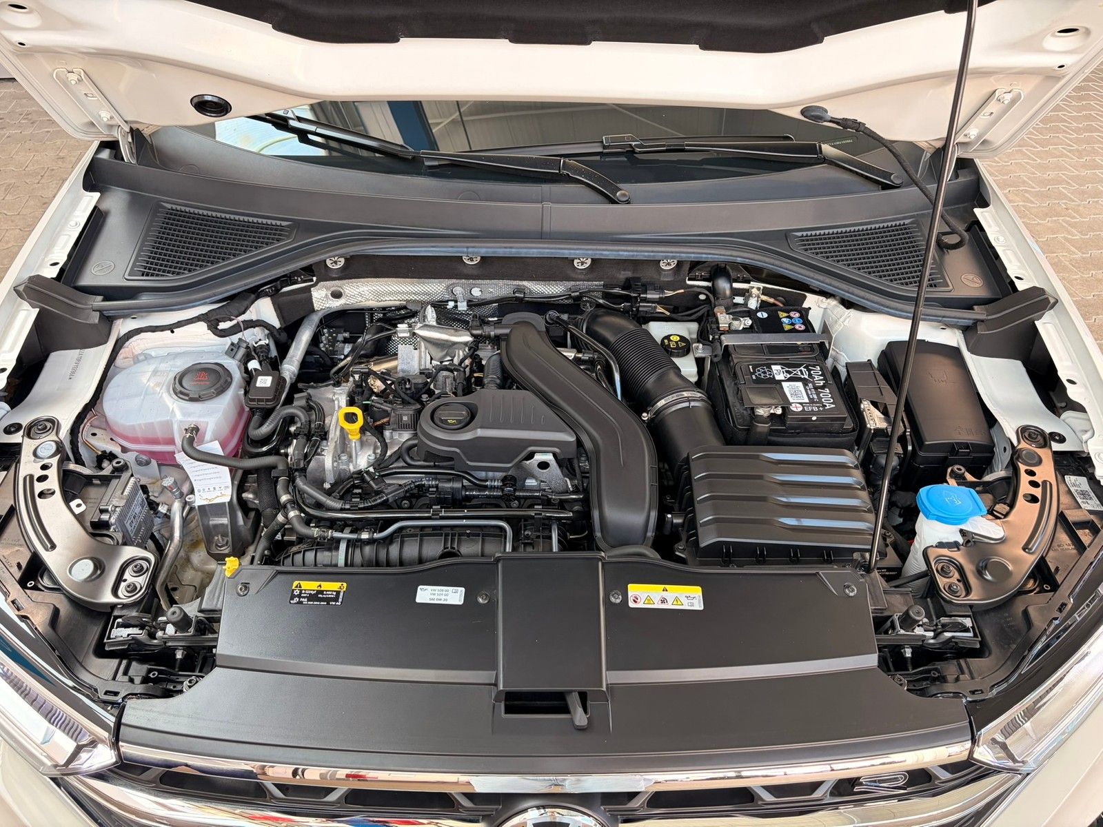 Fahrzeugabbildung Volkswagen T-Roc R-Line 1,5 TSI DSG +ACC +LED +AHK +ParkAss