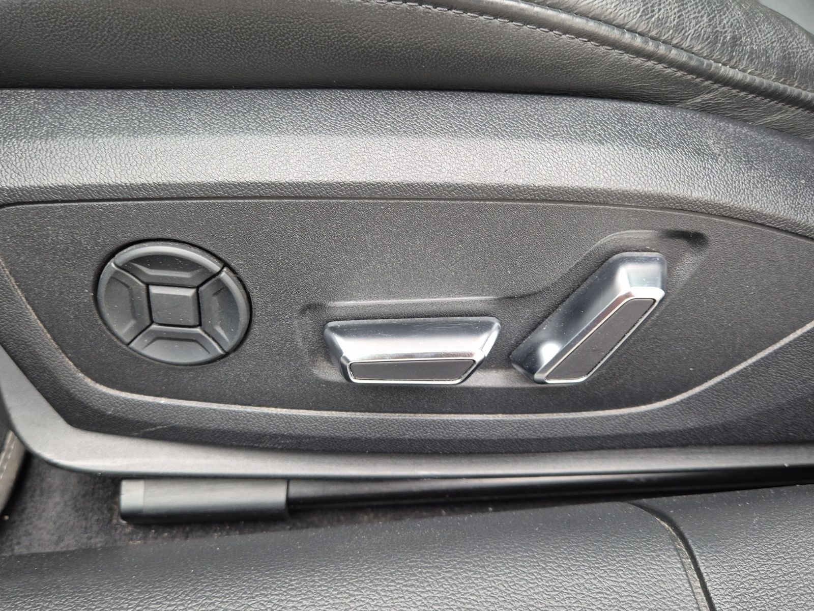 Fahrzeugabbildung Audi S6 Avant TDI quattro HDMatrix Navi Pano B&O AVC