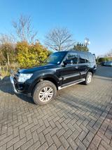 Mitsubishi Pajero 3,2 DI-D 4WD Instyle Automatik Instyle - Mitsubishi Pajero von privat