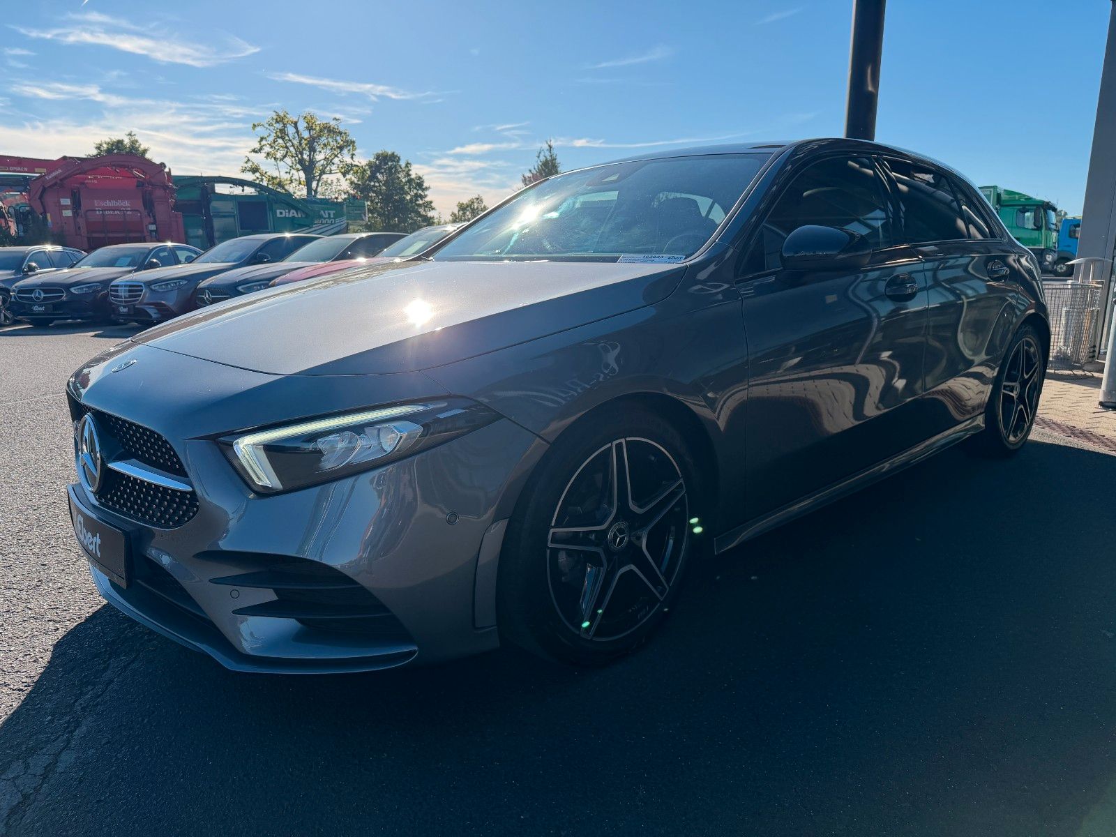Fahrzeugabbildung Mercedes-Benz A 180 AMG Night+Pano+LED+Carplay