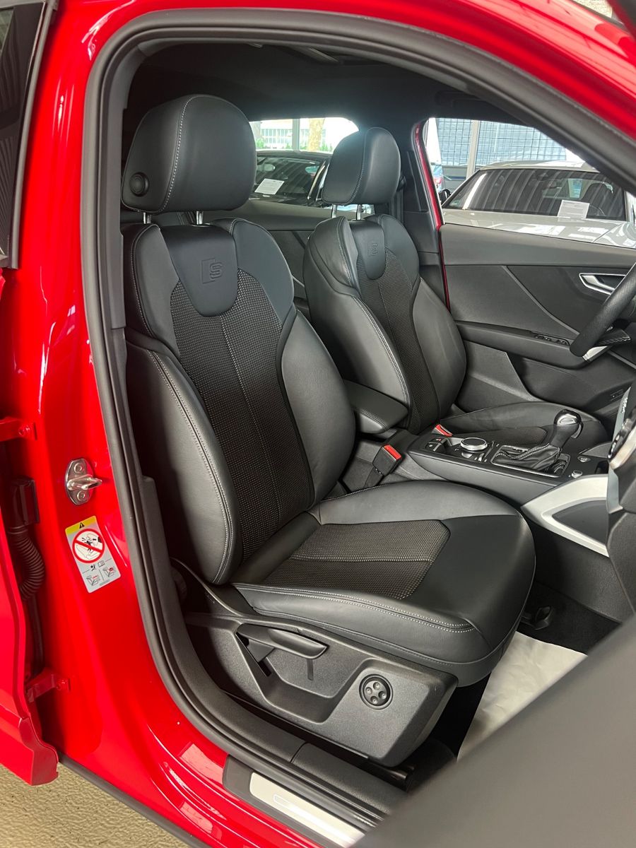 Fahrzeugabbildung Audi Q2 35 TDI quattro S line *PANORAMADACH*