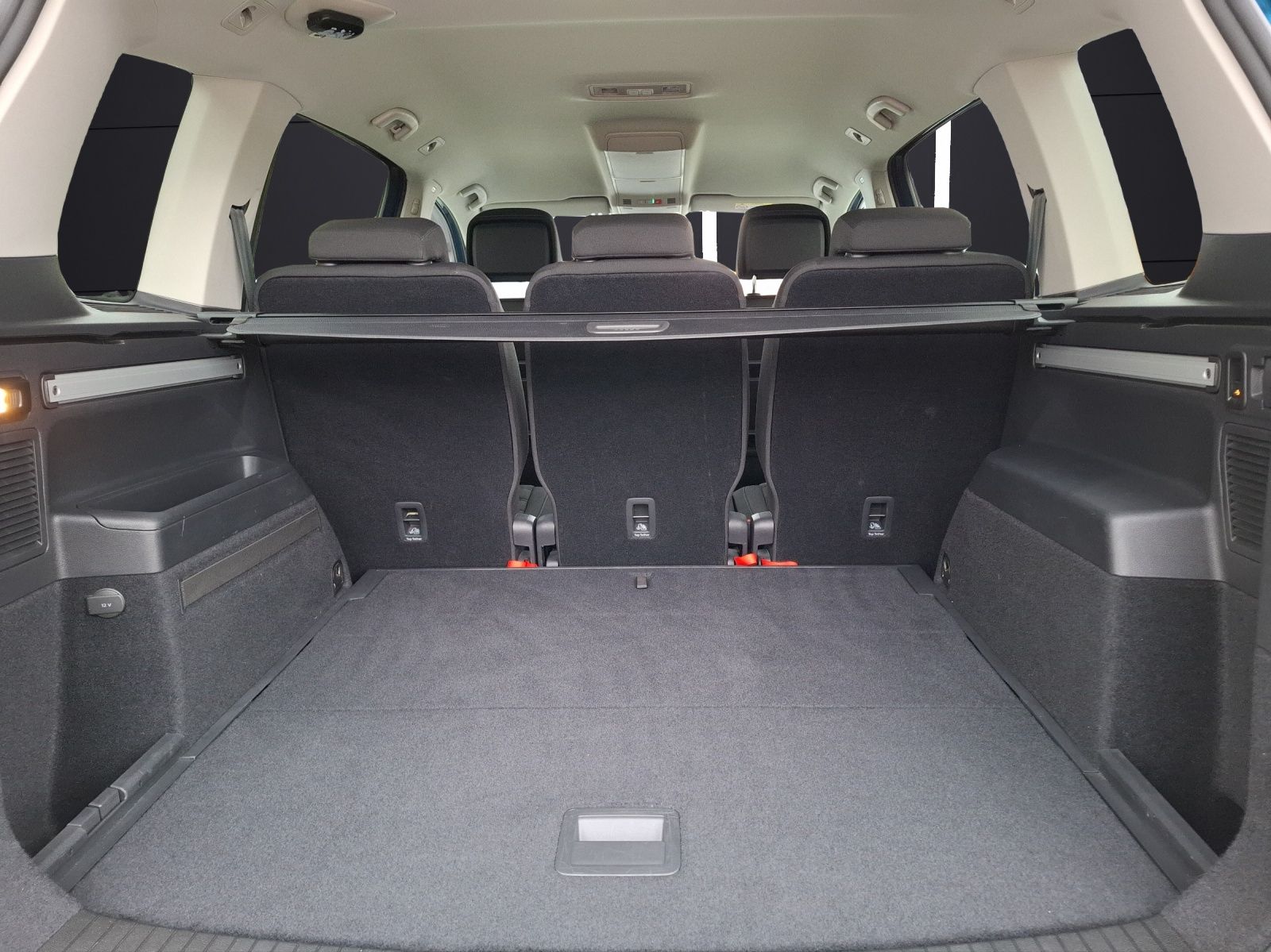 Fahrzeugabbildung Volkswagen Touran TSI Highline AHK ACC LED Navi PDC SH